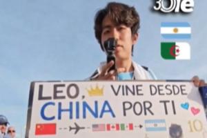 奥莱报现场采访中国球迷：我飞了20个小时来看梅西，我梦想成真了配图