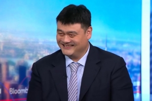 姚明：在中国篮球和足球并驾齐驱 很多年轻人想像杨瀚森一样打NBA配图