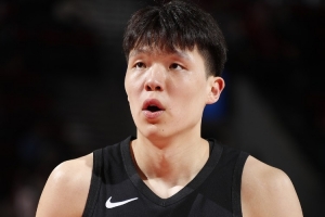 开拓者自媒体:签卡尔森&留罗威的意思很明确 球队对杨瀚森没信心配图