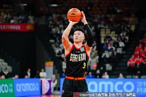 媒体人:深圳向贺希宁开出顶薪合同 有球队想购买他的顶薪续约权配图