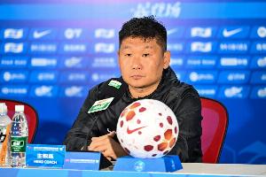 记者:蓉渝德比铜梁龙4位U20球员首发,蓉城9名30岁以上球员配图